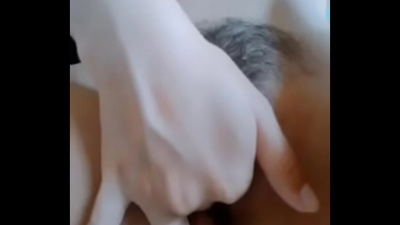 Nhìn em móc lồn mà anh không nỡ đứng nhìn