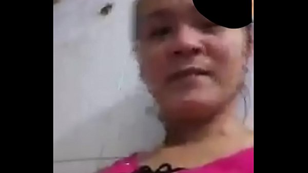 Nứng lồn thủ dâm trong nhà tắm bướm mù mịt nước